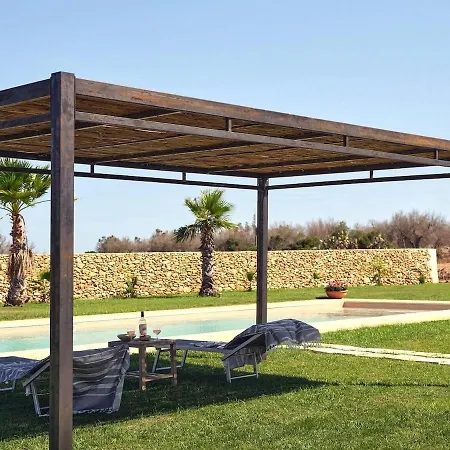 Villa Charming With Pool Near The Sea