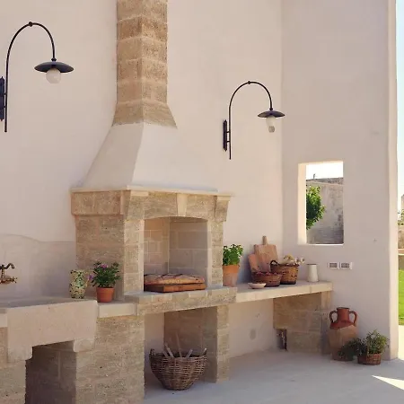 Villa Charming With Pool Near The Sea