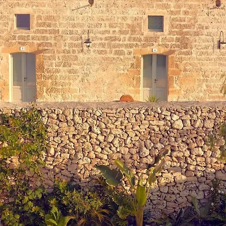 Charming With Pool Near The Sea Borgagne